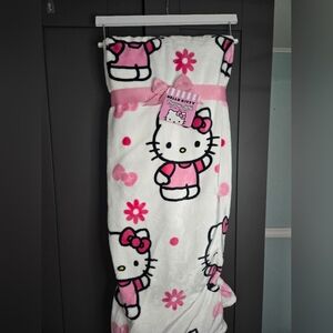 Hello Kitty Pink Daisy Throw